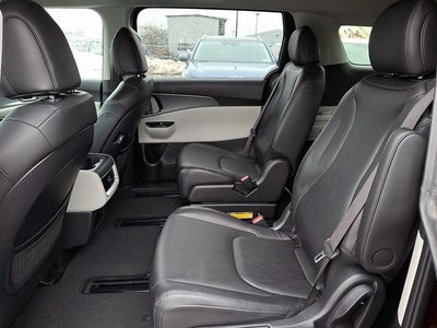 2023 Kia Carnival LX Seat Package