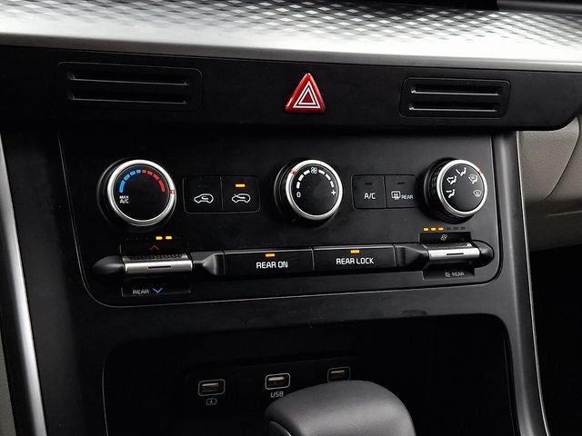 2023 Kia Carnival LX Seat Package