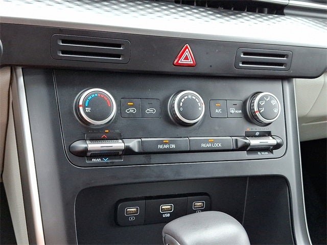 2024 Kia Carnival LX Seat Package