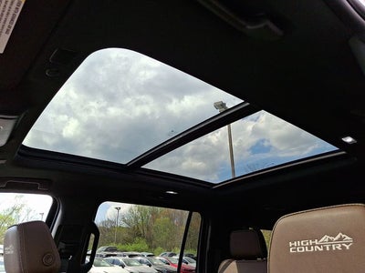 2022 Chevrolet Suburban High Country